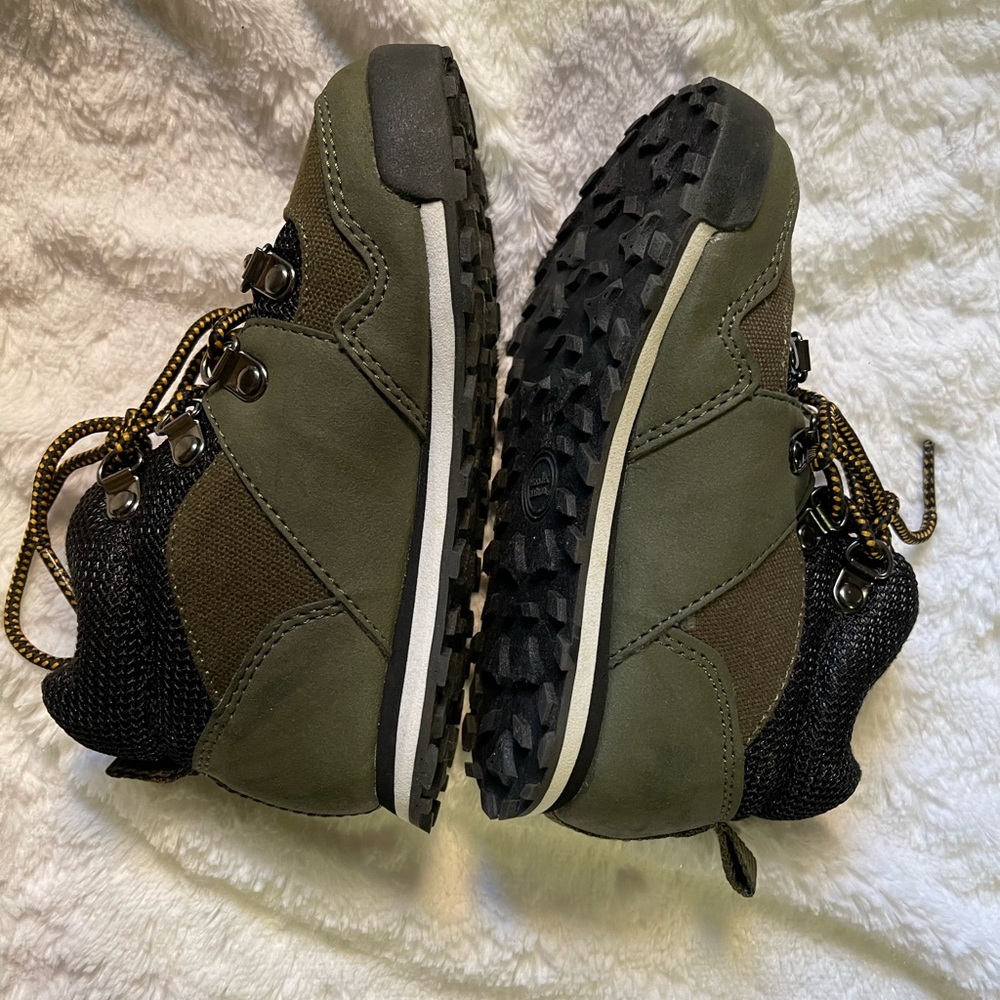 Brand new Olive green & black boys boots size 10